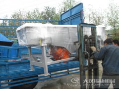 <b>碳鋼直線振動篩發貨</b>